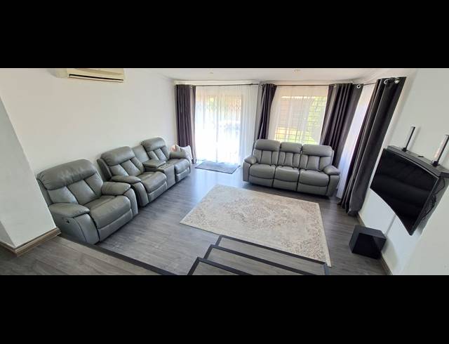 3 bed property to rent in FLORIDA